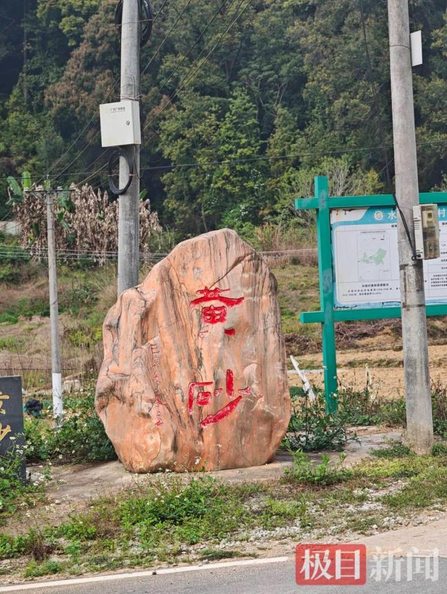 与梅姨同居三年老汉家门窗紧闭