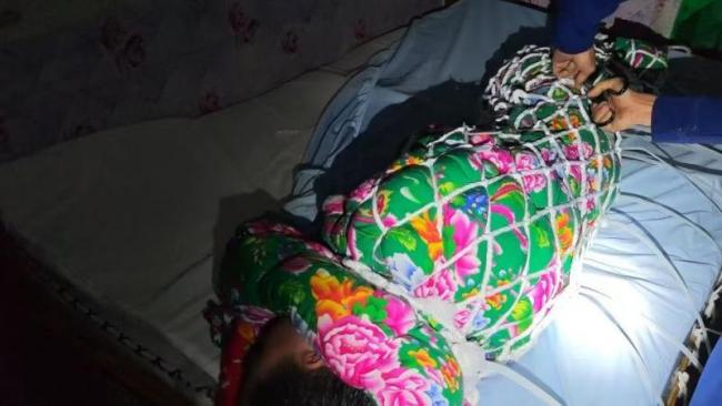 男子玩自捆被困外卖小哥报警 网络挑战需谨慎