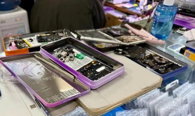 二手手机回收市场迎来涨价潮 废旧机成“香饽饽”