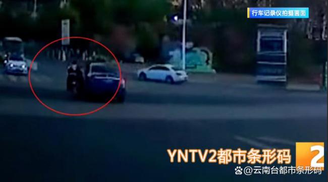 电动车撞人后看一眼直接跑了 肇事逃逸引担忧