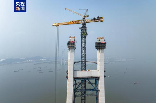 世界最高双层悬索桥主塔封顶 创5项世界第一