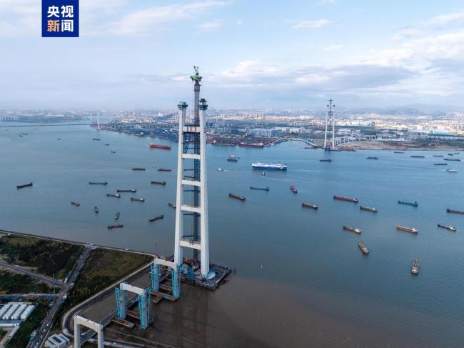 狮子洋大桥主塔封顶 双层悬索桥创五项世界第一