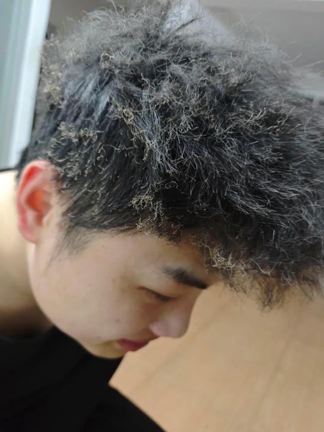 “免费烟花烫值了”他笑了网友心疼了 最帅逆行者
