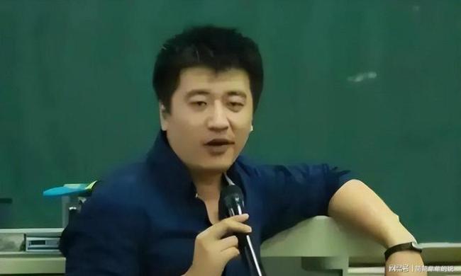 张雪峰最后一顿还在吃外卖 高强度工作与健康警示