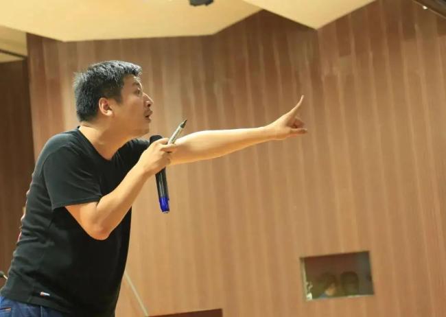 张雪峰:无法停跑的一生 奔跑至生命终点