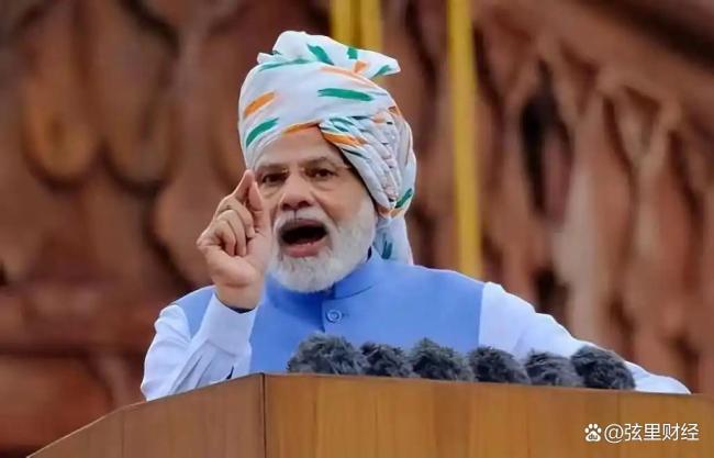 实拍印度“石油荒”：战略储备仅够6天，加油站大排长龙，民众为抢油大打出手 能源危机暴露脆弱性