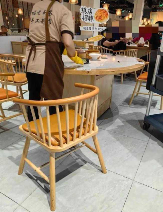 餐厅保留明星剩饭引争议 粉丝打卡行为惹议