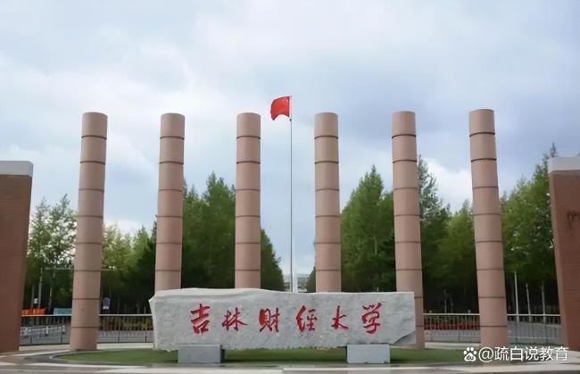 大学生表白被拒后怒砸食堂咖啡店 冲动行为代价惨重