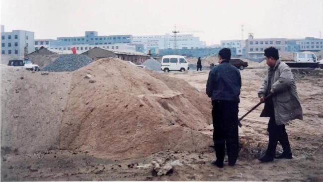 警方过筛23.7斤血沙找到25年前嫌犯