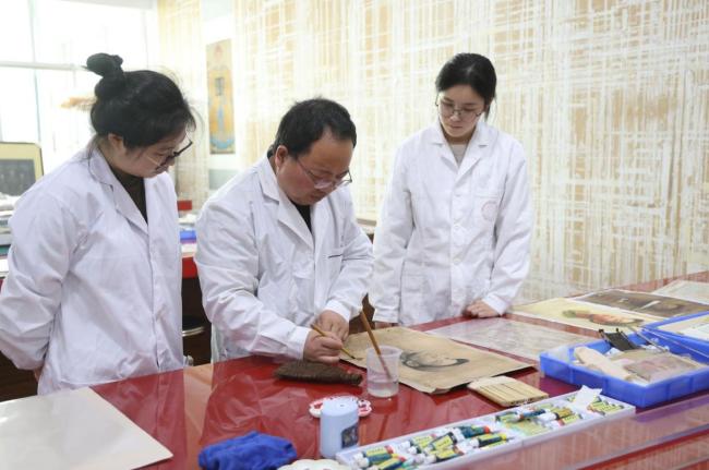 高校师生修复抗美援朝烈士画像 重现英雄容颜