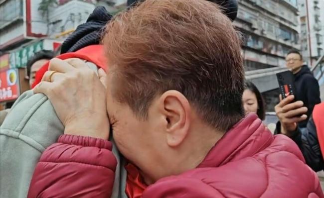 被拐男子爱吃折耳根 坚信是云贵川人