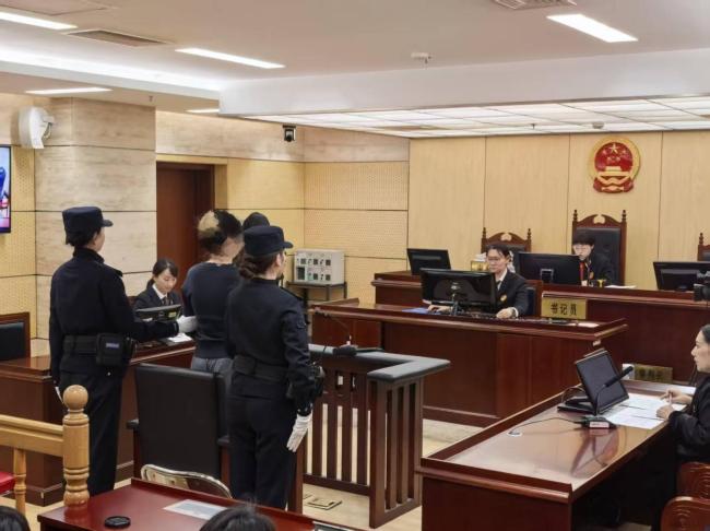 [北京]女子租80多个相机卖掉租豪华小区