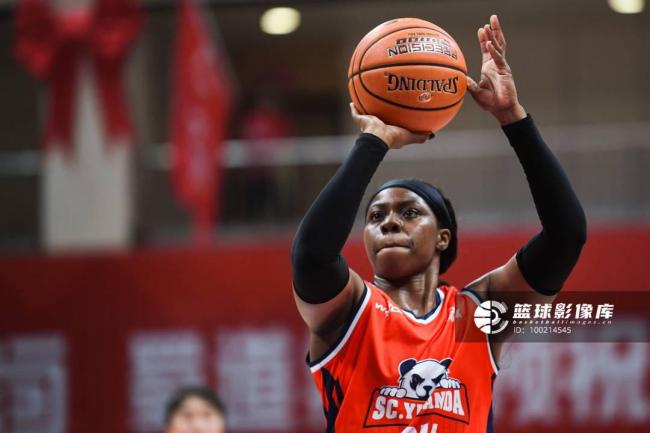 四川女篮大胜获季后赛开门红 新援助力冲击冠军