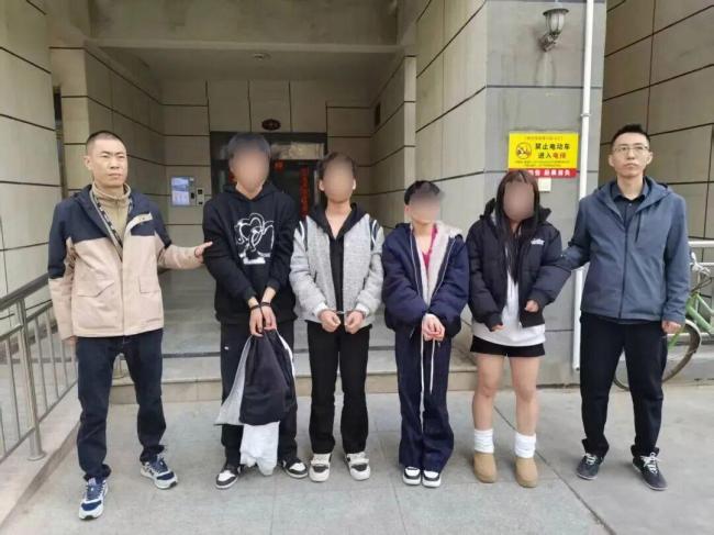 警方通报女子佯装哭泣入室仙人跳 7人团伙落网