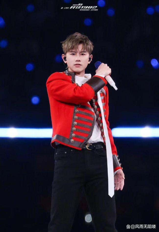 谢娜在张杰演唱会亲了秦岚杜华 乐华大师姐身份揭秘