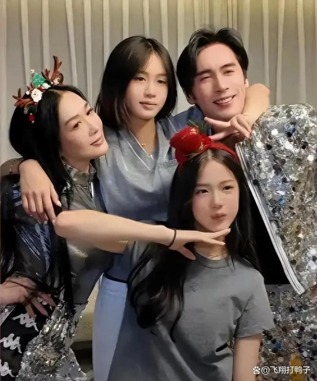 张伦硕和小女儿考拉现身上海时装周