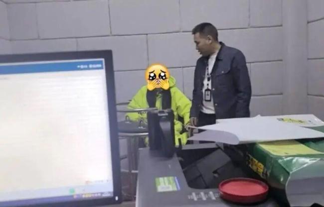女生囤积考点附近酒店房间当黄牛被查 扰乱公共秩序受调查
