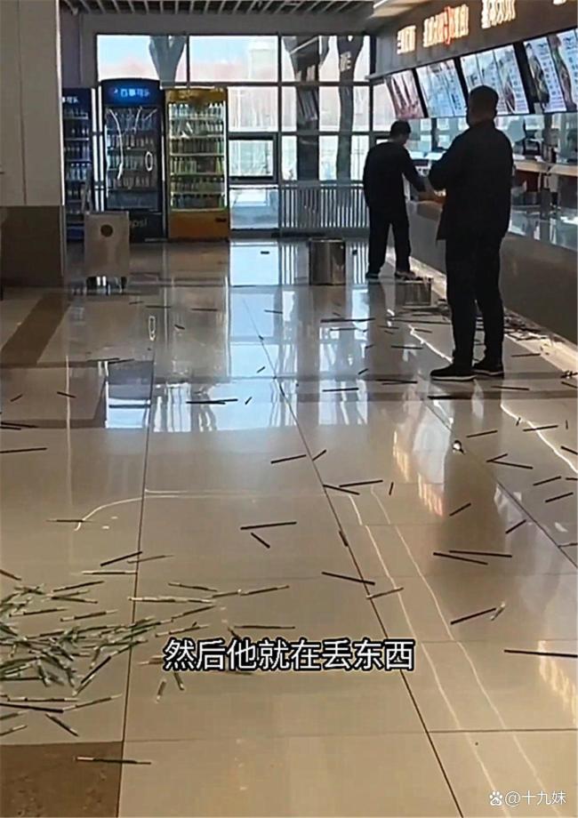 大学生怒砸食堂后续 冲动毁前程