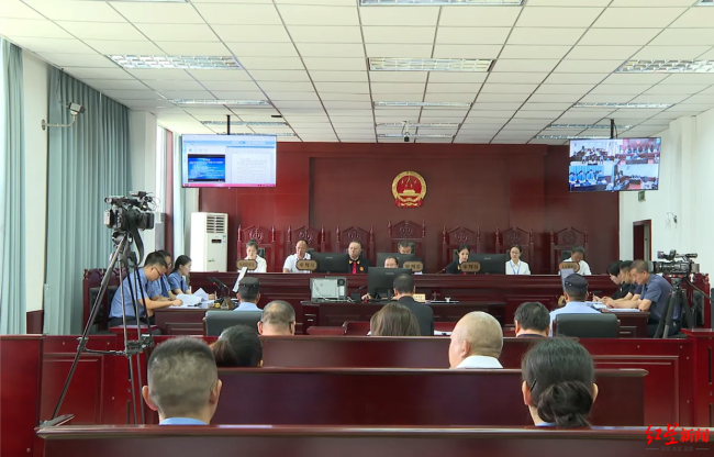 男子因抢劫路人20余元被判刑