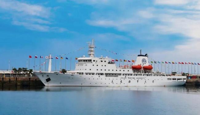 这所大学有艘海上课堂