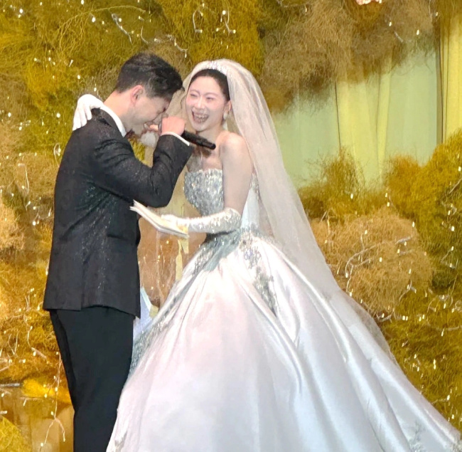 28岁世界冠军大婚落泪！从巅峰到退役，周昊东的遗憾与圆满 赛场遗憾生活圆满