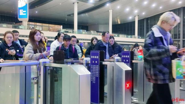 春假首日热门动车票基本售罄