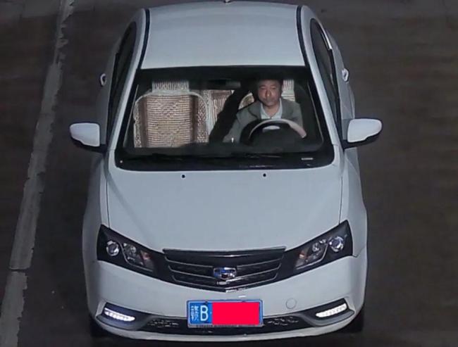 明日起后排乘客未系安全带将被处罚 AI无死角抓拍