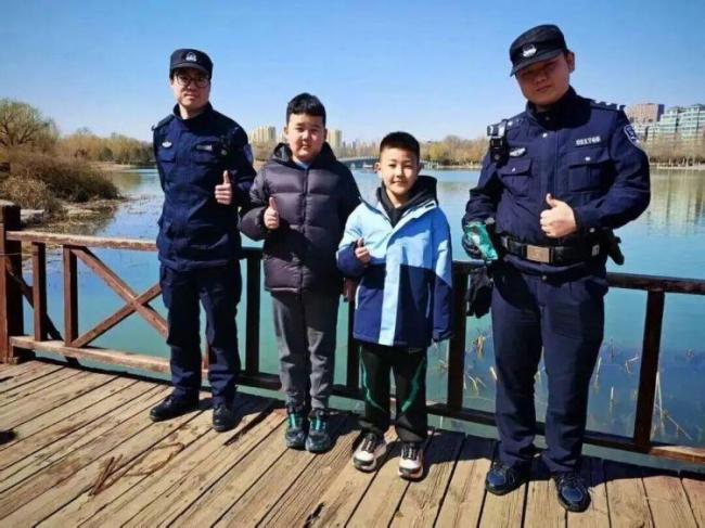 两名小学生游玩发现子弹报警