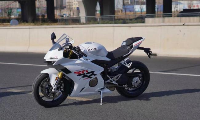 张雪机车订单猛增 中国品牌国际赛场突破