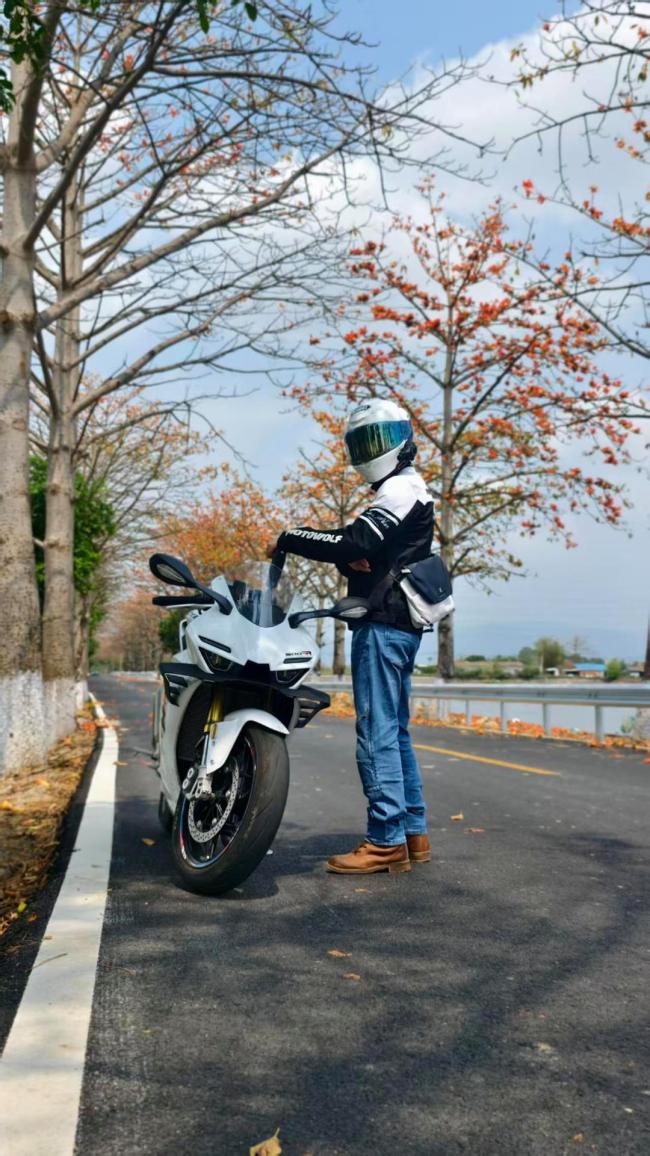 张雪机车订单排到六月底