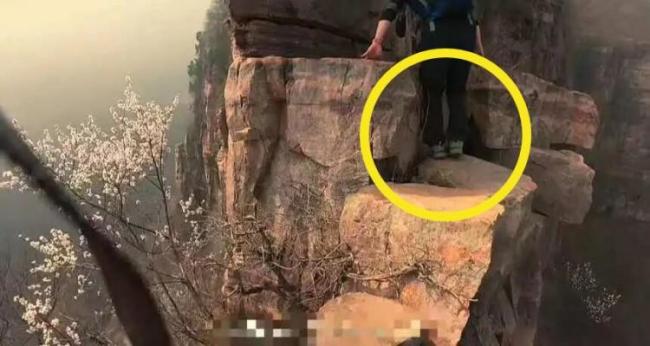 “脚下就是悬崖 导航还让直行”