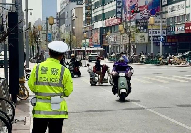 为何超时罚款取消后骑手仍闯红灯 速度与安全的冲突