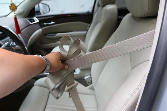 明日起后排乘客未系安全带将被处罚 AI无死角抓拍