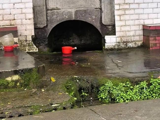 打听张雪故乡：骑八手摩托在羊肠小谈练车的小伙，造出了降服寰宇的车