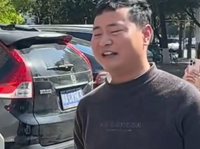 全网寻找的“甘蔗哥”康复出摊了 市民纷纷前来支持