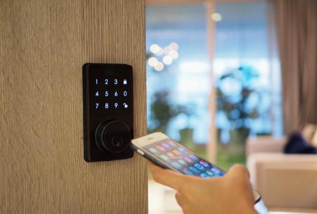 女子遭陌生人刷开房门后续