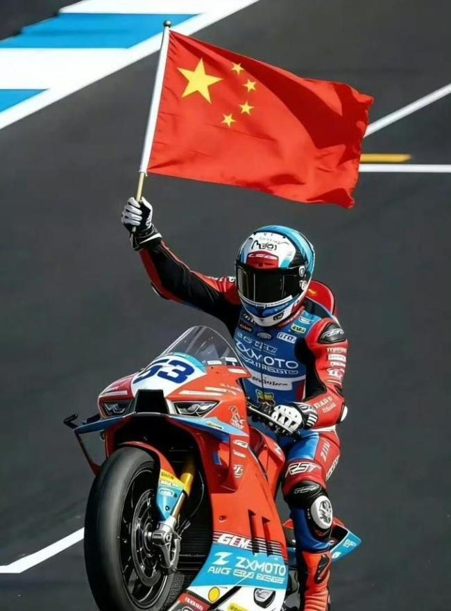 张雪曾希望儿子开赛车 草根逆袭梦成真