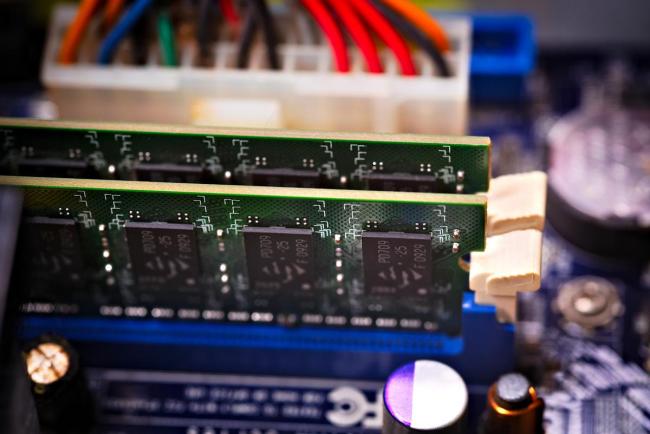 内存条迎来一波崩盘