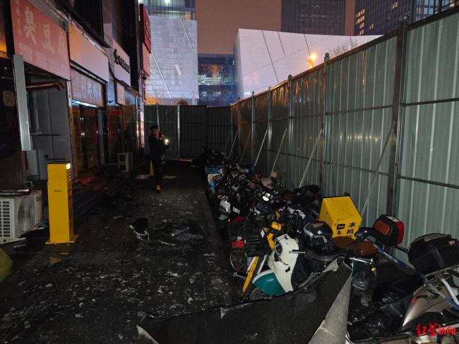 记者实探太原火灾楼栋 现场损失惨重