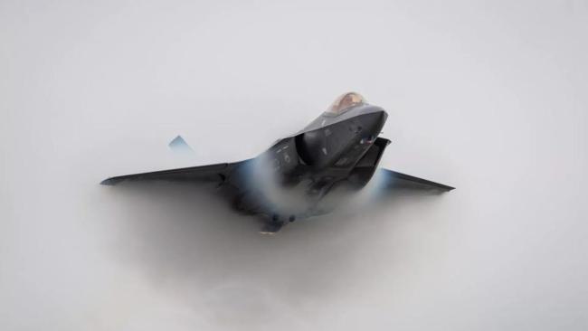 美国一架F-35战机坠毁 飞行员受伤