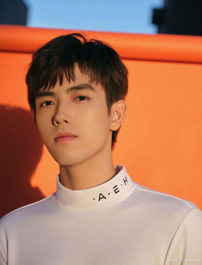 迪丽热巴陈飞宇白天提灯拍立得 顶流旦角与更生代的火花