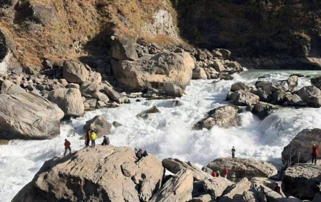 男子游玩落水遗体被虹吸卡死 救援屡屡失败家属含泪放弃