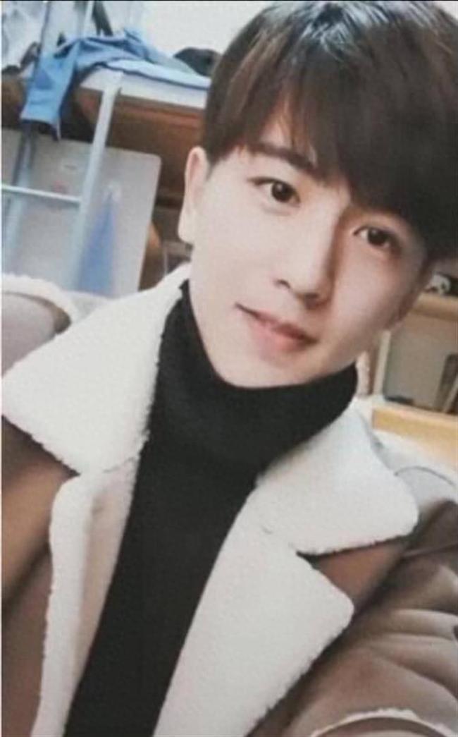 张凌赫素东谈主时代相片还在更新