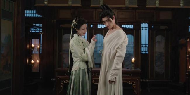 两个迪丽热巴何如打起来了 《日间提灯》随机爆红