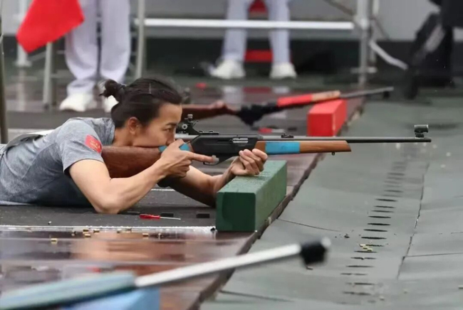 广东惠州姑娘张娜荣立海军一等功 军旅传奇激励人心