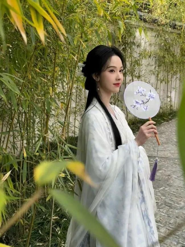 陈都灵工作室就剧宣物料不佳致歉 连夜整改回应粉丝