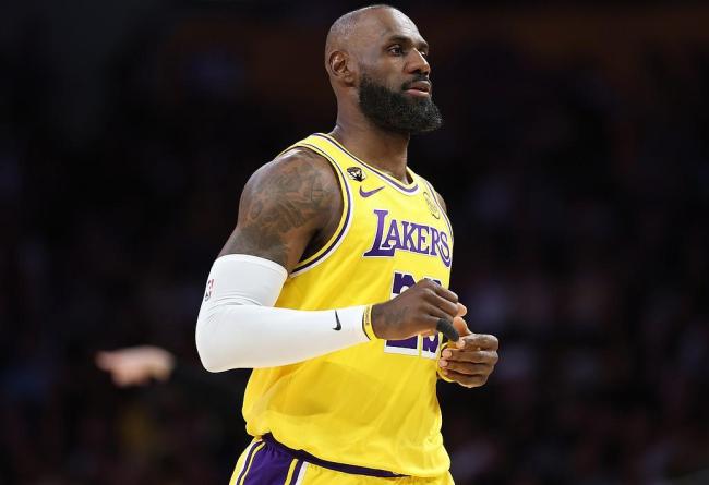 ESPN：多人建议詹姆斯加盟掘金