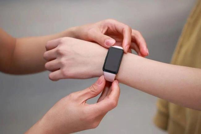 日常戴智能手表这些事要警惕 智能穿戴设备泄密事件频发