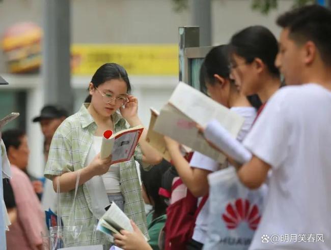 有历史老师半年没上课,全校近两千名高中生不足170人选历史!