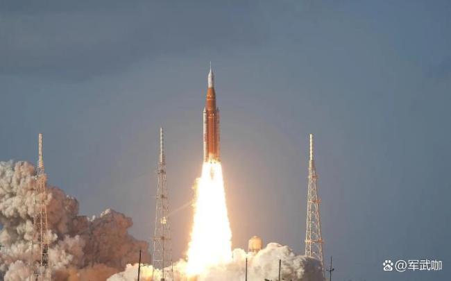 美绕月火箭宇航员一度与地面失联 短暂故障引发热议